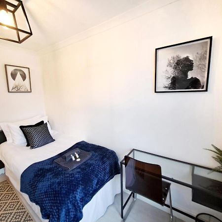 ווטפורד Spacious 3 Bed Apartment, En-Suites, Near Train Station! מראה חיצוני תמונה