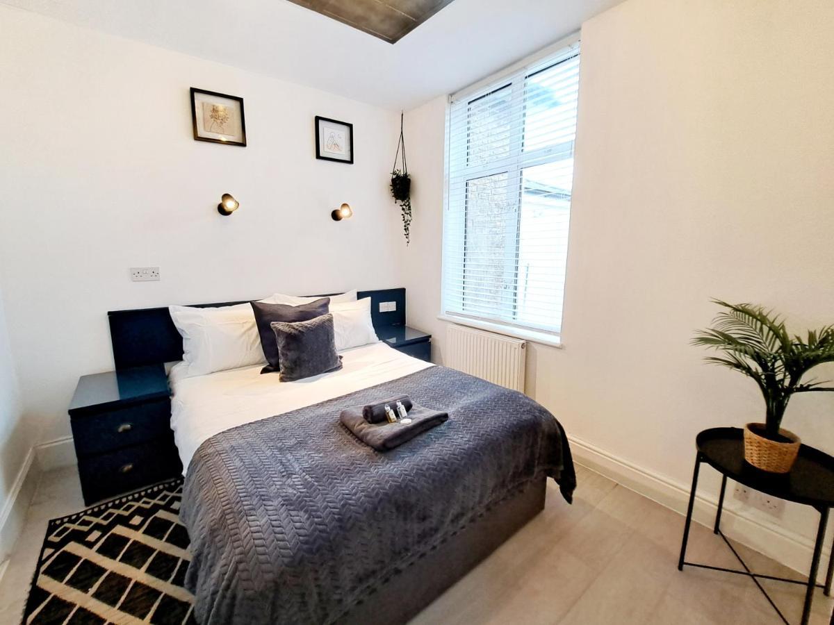 ווטפורד Spacious 3 Bed Apartment, En-Suites, Near Train Station! מראה חיצוני תמונה