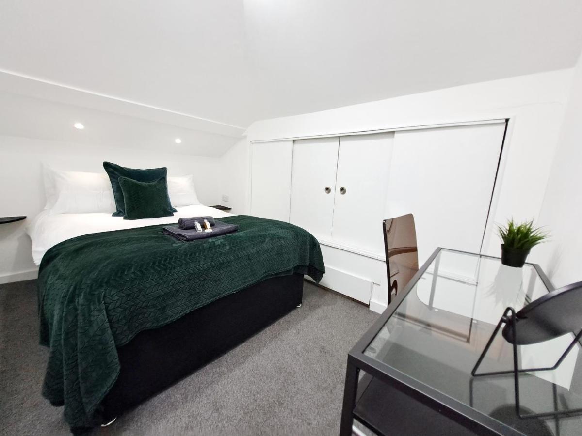 ווטפורד Spacious 3 Bed Apartment, En-Suites, Near Train Station! מראה חיצוני תמונה