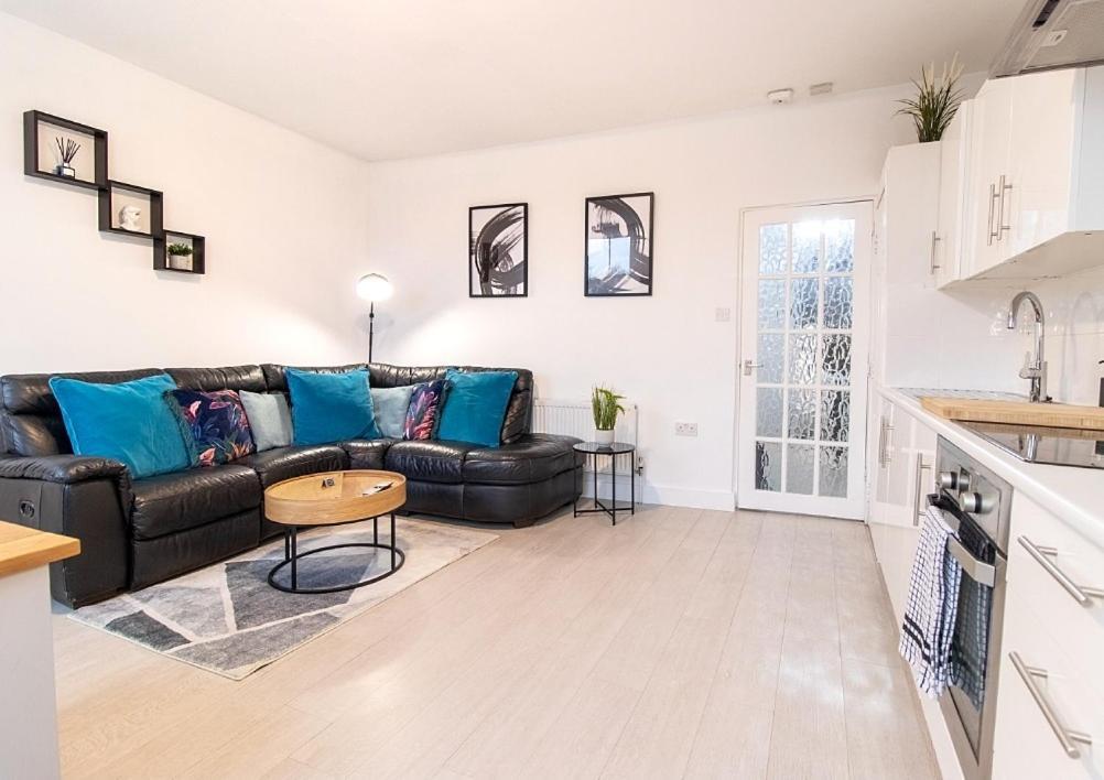 ווטפורד Spacious 3 Bed Apartment, En-Suites, Near Train Station! מראה חיצוני תמונה
