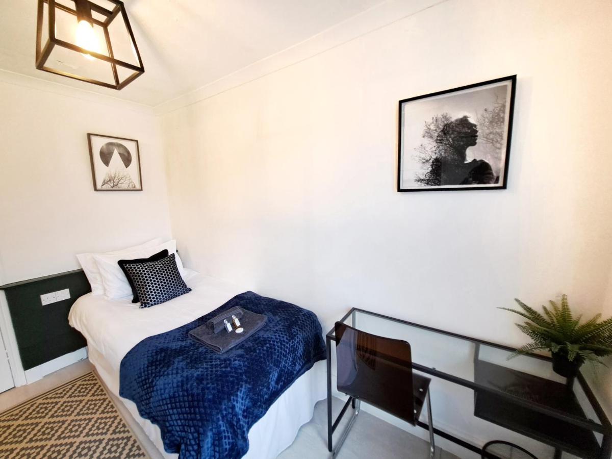 ווטפורד Spacious 3 Bed Apartment, En-Suites, Near Train Station! מראה חיצוני תמונה
