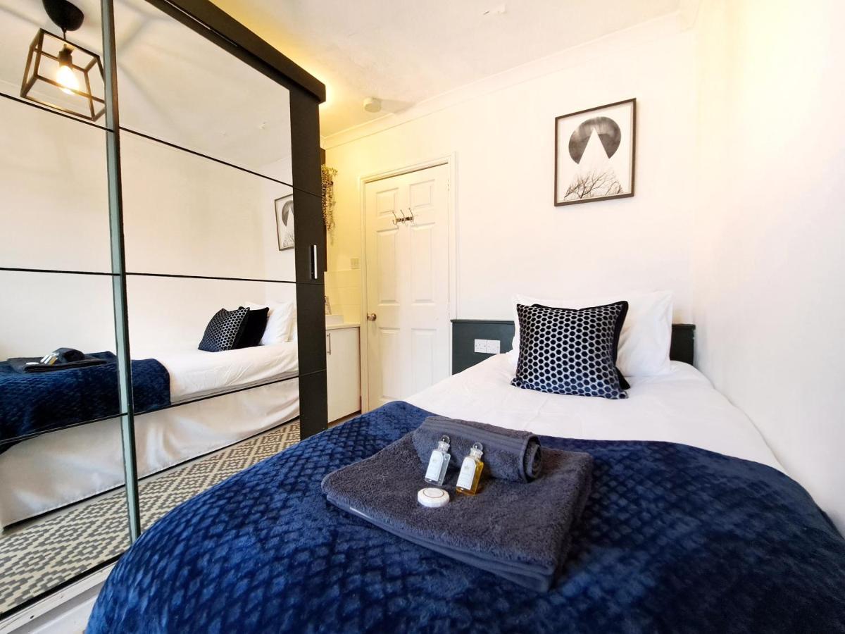 ווטפורד Spacious 3 Bed Apartment, En-Suites, Near Train Station! מראה חיצוני תמונה