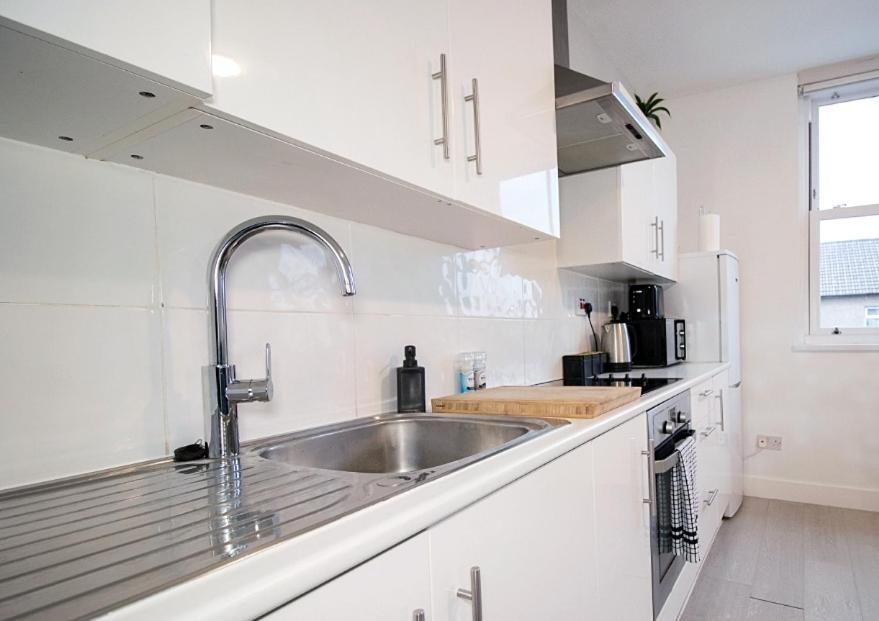 ווטפורד Spacious 3 Bed Apartment, En-Suites, Near Train Station! מראה חיצוני תמונה
