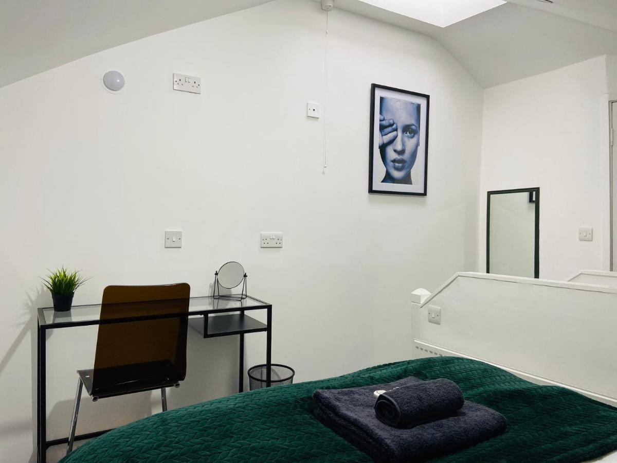ווטפורד Spacious 3 Bed Apartment, En-Suites, Near Train Station! מראה חיצוני תמונה