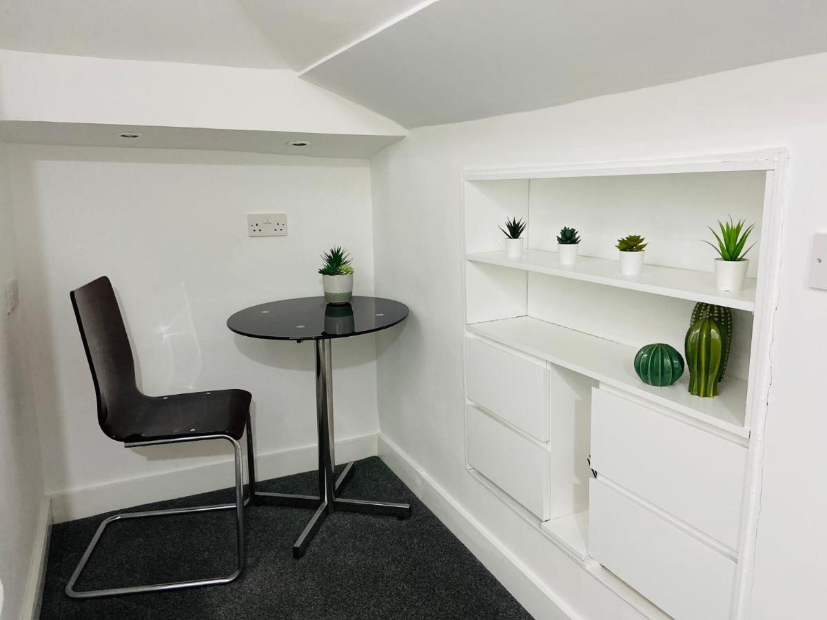 ווטפורד Spacious 3 Bed Apartment, En-Suites, Near Train Station! מראה חיצוני תמונה